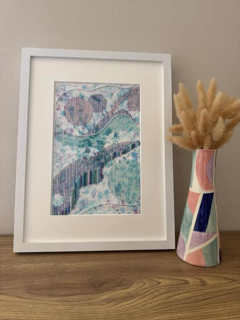 aquarelle brodée dans les tons bleus